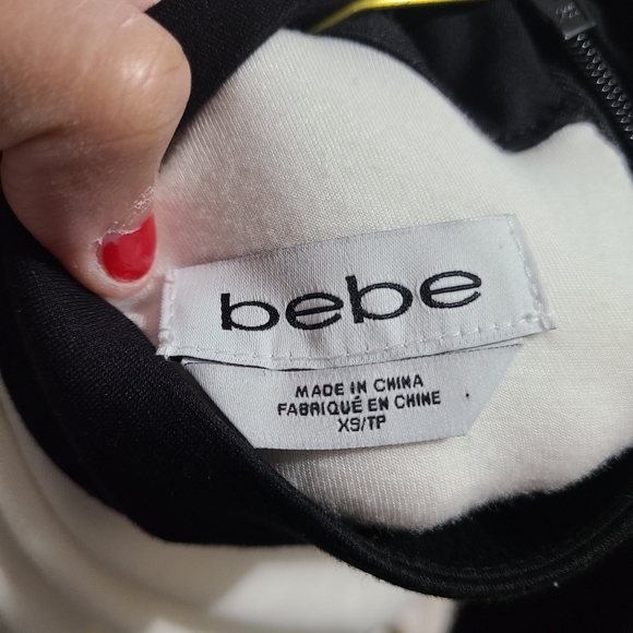 BEBE LONG SLEEVE FLOUNCED  DRESS SIZE XS - Picture 9 of 9